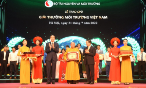 Ban TTTT T.Ư nhận Giải thưởng Môi trường Việt Nam năm 2021