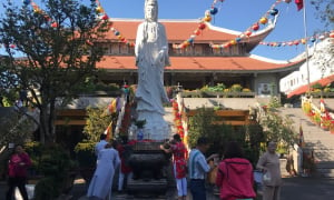 Lòng thành đến chùa