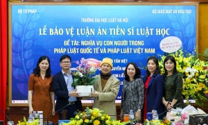 Thượng tọa Thích Chân Quang bảo vệ luận án tiến sĩ về nghĩa vụ con người