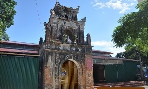 Thăm cổng chùa Diệc ở trung tâm thành phố Vinh