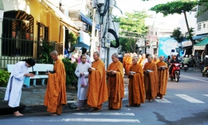 Phật Thích Ca nói về sự bố thí trong các kinh tạng