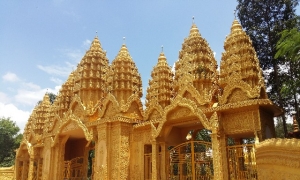 Lộng lẫy chùa Vàm Ray, Trà Vinh