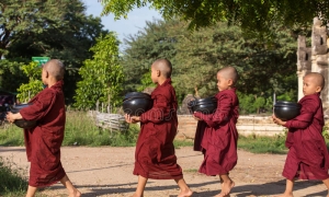 Ăn bình bát cũng nhiều thành phần