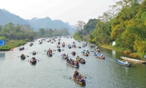 Khai hội chùa Hương vào mùng 6 Tết Quý Mão