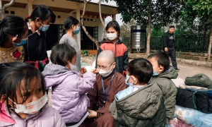 Chùa Long Hưng mang “Hơi ấm mùa đông” đến với trẻ vùng cao