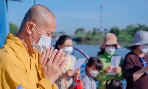 Đạo tràng chùa Minh Đạo phóng sanh đầu năm