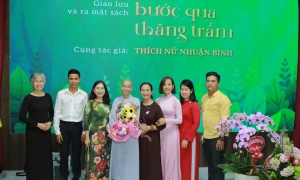 Ra mắt sách “Bước qua thăng trầm” của  sư cô Nhuận Bình