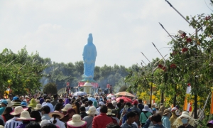 Bất an lễ hội