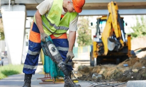 Lao động chân tay sinh ra quả báo vật chất và trí tuệ