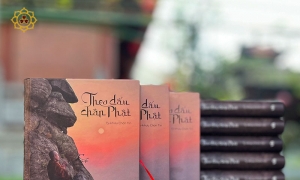 Theo dấu chân Phật