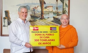 Chùa Ba Vàng trao tặng Cuba 300 tấn gạo