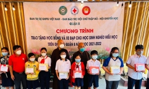 Trao học bổng, 50 xe đạp cho sinh viên, học sinh khó khăn ảnh hưởng bởi dịch Covid-19