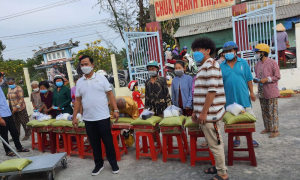 Chùa Chánh Thiên Cơ tặng quà từ thiện chào mừng Đại hội Đại biểu Phật giáo tỉnh lần thứ X